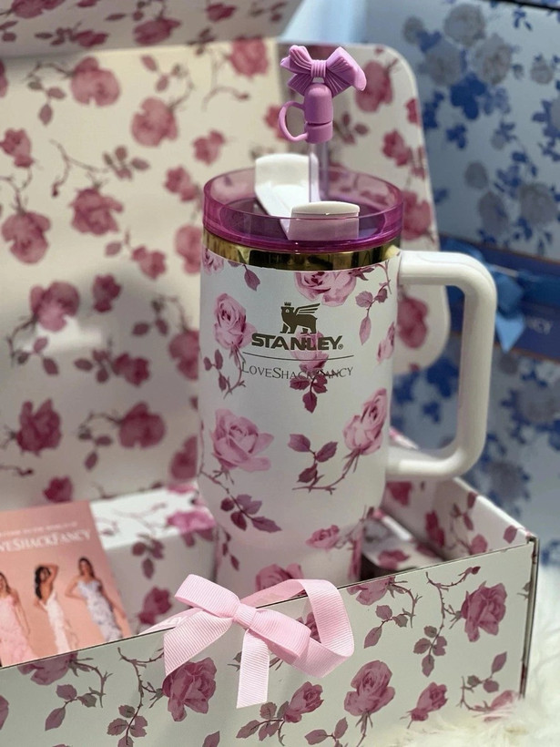 ماگ اورجینال استنلی و LOVESHACKFANCY طرح Flowers مدل Quencher