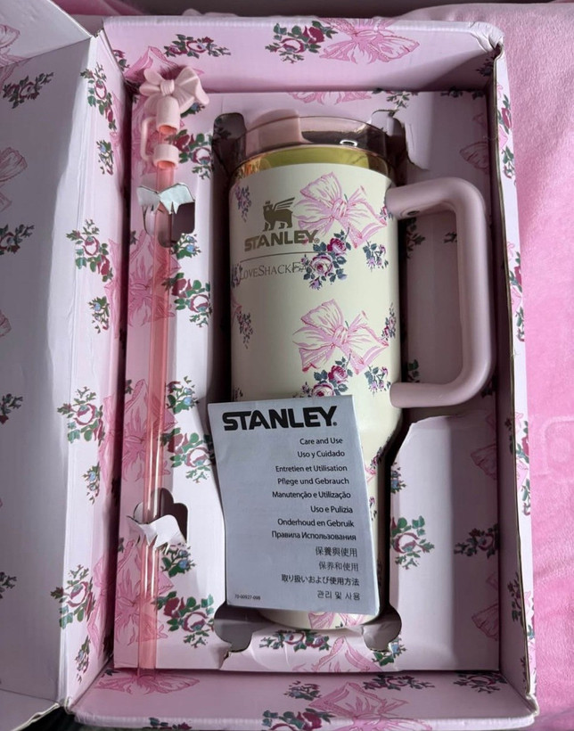 ماگ استنلی LOVESHACKFANCY طرحflowers