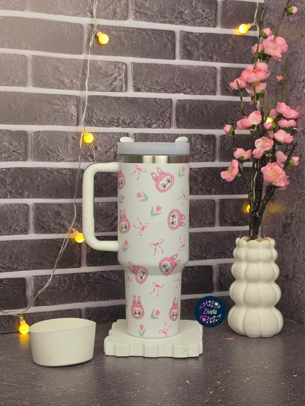 تراول ماگ استنلی طرح لبوبو (Labubu Edition) - ظرفیت ۴۰ انس (۱.۲ لیتر)